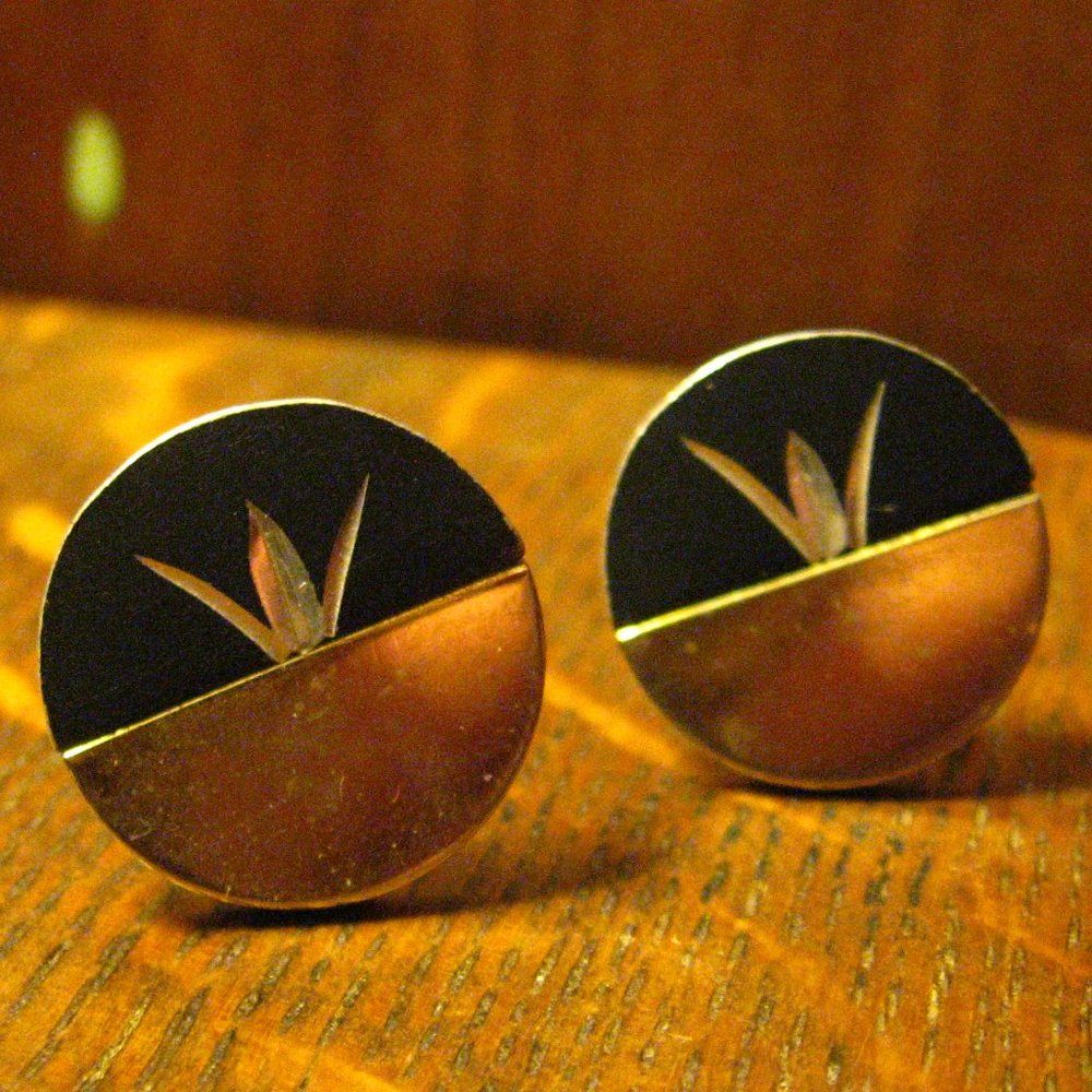 🛍 Mid Century Modern Regal Cuff Links